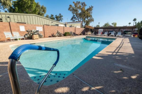 Msg for 5percent off 2Bed1and a half Bath KingQueenBeds CondoPHX